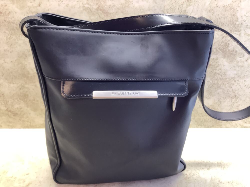 Y2K- era Esprit Vintage Style Black Faux Leather Shoulder Bag - Minimalist style